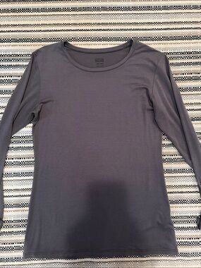 Uniqlo Women's Long-Sleeve Scoop Neck Top in Charcoal Gray